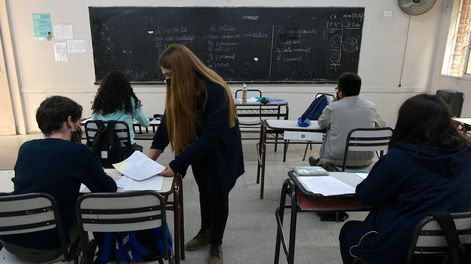 Un maestro con un salario inferior a los $20.658 cobrará por mes, por hijo, $792, y un empleado del sector privado con los mismos ingresos cobrará $4.504.  Foto: Orlando Pelichotti / Los Andes