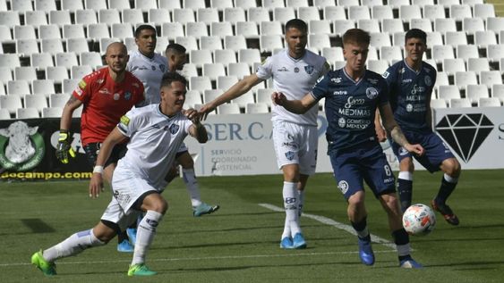 Independiente Rivadavia recibe por la fecha 22 de la Primera Nacional a Almagro en el estadio Malvinas Argentinas./ Orlando Pelichotti (Los Andes).
