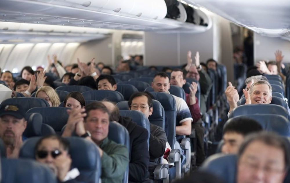 Aplaudir al final de un vuelo genera polémica entre las personas.