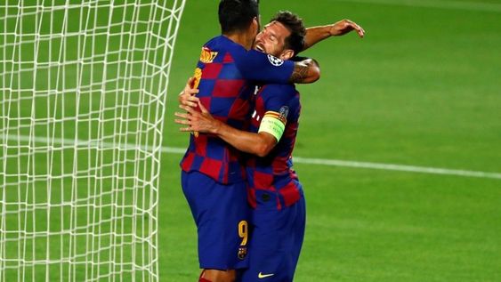 Luis Suárez convirtió el tercer gol del Barcelona de penal y lo festeja junto a Leo Messi. / Gentileza.