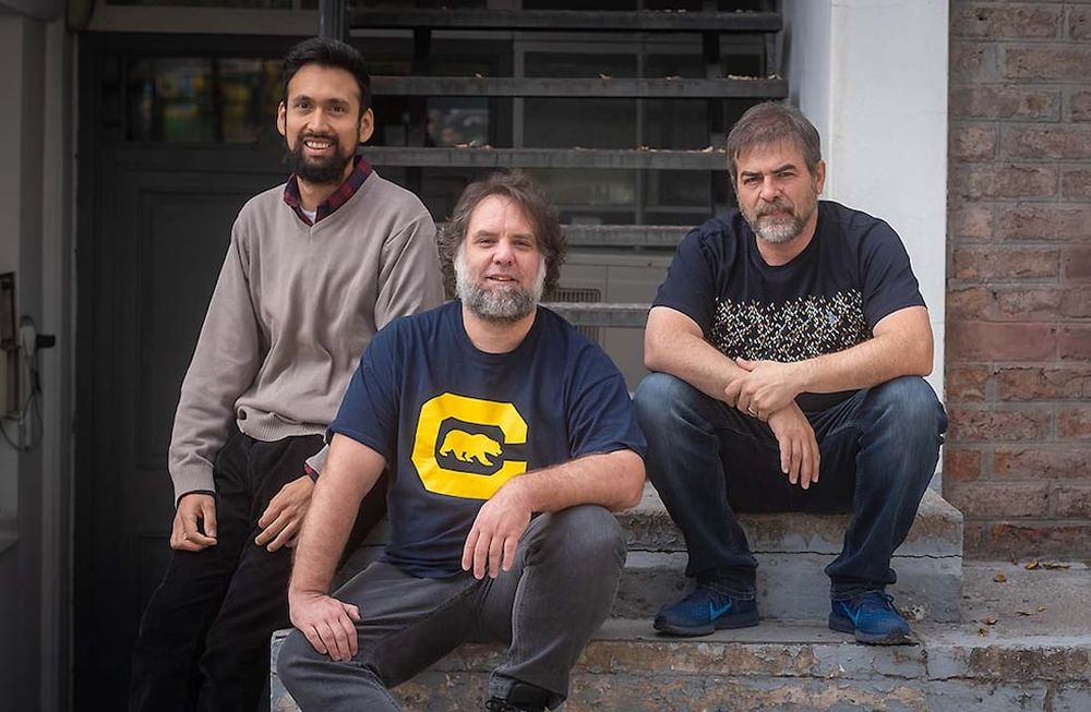 Los fundadores de Lindo Software: Lucas Villarreal, Ariel Sáenz y Diego Marín, crearon el canal de ventas online de una de las cadenas más importantes de Argentina.