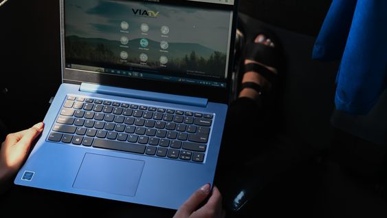 via tv: entretenimiento a bordo para disfrutar cada kilometro del viaje