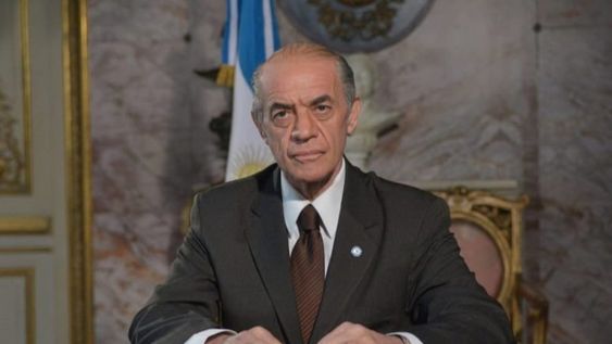 El actor Jean Pierre Noher interpreta al expresidente Fernando de La Rúa en la serie Diciembre 2001.