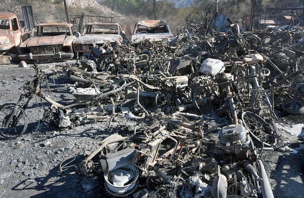 Un incendio se desató durante la madrugada de este sábado en la Playa San Agustín y afectó al barrio La Favorita. Foto: Orlando Pelichotti / Los Andes