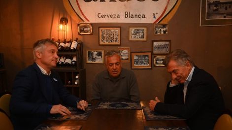 Mauricio Macri, Alfredo Cornejo y Fernando de Andreis, en el cierre de la visita del presidente del PRO a Mendoza.