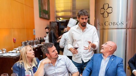 Los Andes | En cada encuentro el enólogo invitado comparte sus anécdotas con el público.