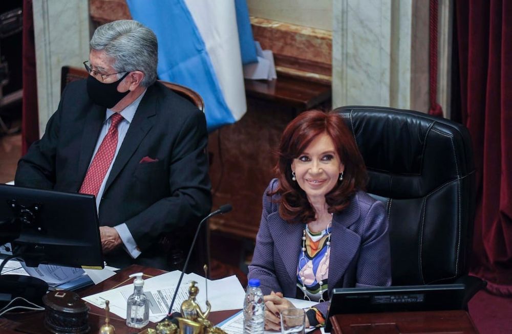 Cristina Fernández ha convertido al Senado Nacional en un poder unipersonal, con rasgos de una monarquía con funciones legislativas, judiciales y ejecutivas.