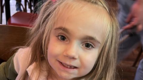 Los Andes | A un año del inicio del tratamiento que le cambió la vida, Juanita ahora sueña con ser modelo para niños. Foto: Instagram @todos.por.juanita