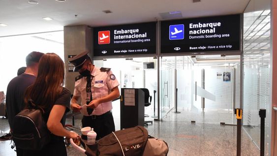 “El grupo LATAM tiene el agrado de anunciar que, a partir del mes de noviembre, retoma la ruta Buenos Aires - Río de Janeiro y la ruta Mendoza - Lima/ Foto: Mariana Villa/Los Andes