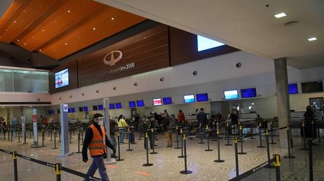Los Andes | Sector de pre embarque del aeropuerto. El Gobierno local considera prioritario el regreso de vuelos internacionales. / Orlando Pelichotti