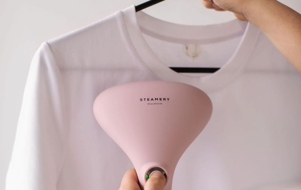 Su acción rápida y su adaptabilidad a diferentes telas convierten a este aparato en tendencia porque mantiene las prendas listas en pocos minutos.