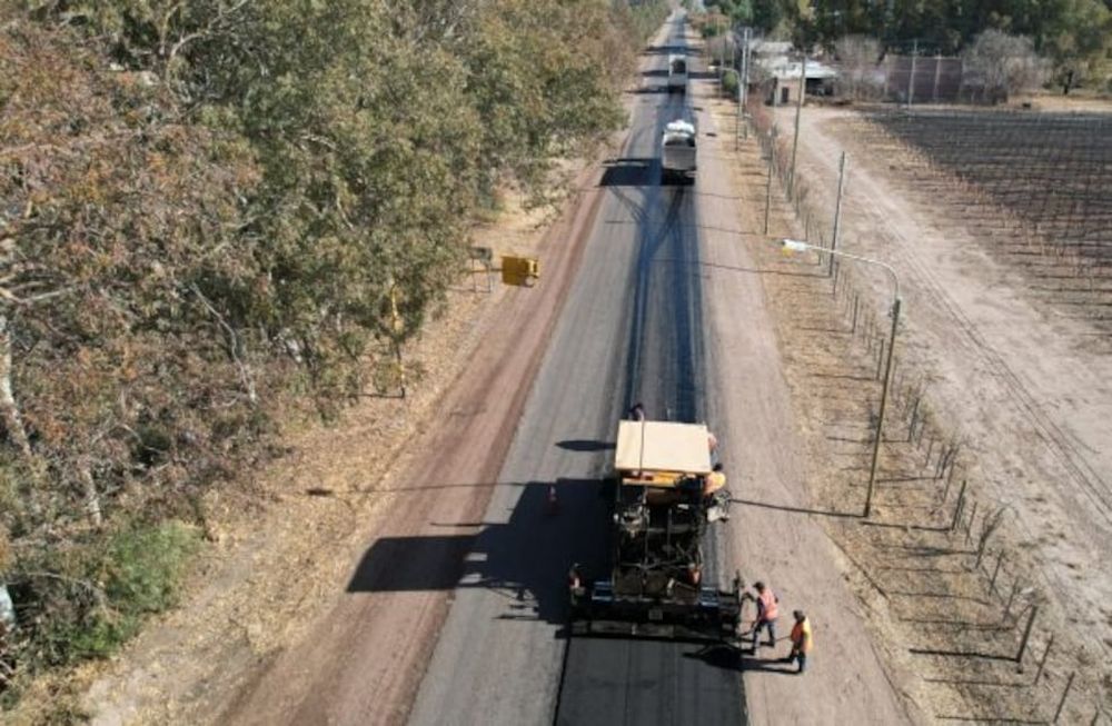 Vialidad Mendoza comenzó a pavimentar los últimos 6 kilómetros de la RP 14