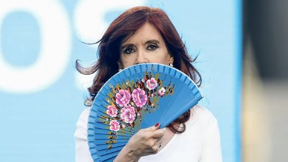 Cristina Kirchner se limita a atacar a la Corte Suprema de Justicia de la Nación por sus fallos, o a sus miembros por diferentes episodios de sus trayectorias individuales.