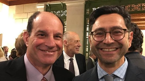 El científico estadounidense David Julius y el estadounidense de origen libanés y armenio Ardem Patapoutian, los ganadores del Nobel de Medicina. / Gentileza