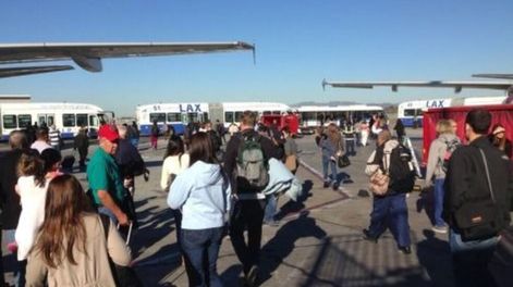 Al menos dos muertos en un tiroteo en un aeropuerto de Los Ángeles