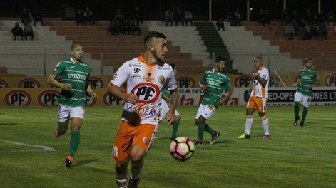 Iván Sandoval excampeón con Cobresal, ahora trabaja en recolección de basura en Chile.