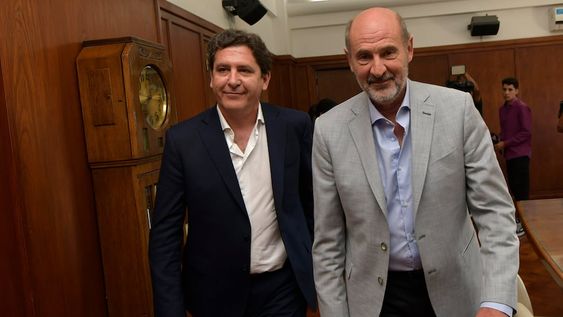 Gustavo Fernández, ministro de Producción, Trabajo e Innovación de San Juan, y Rodolfo Vargas Arizu, ministro de Producción de Mendoza, en la reunión que mantuvieron a principios de año. Foto: Orlando Pelichotti / Los Andes