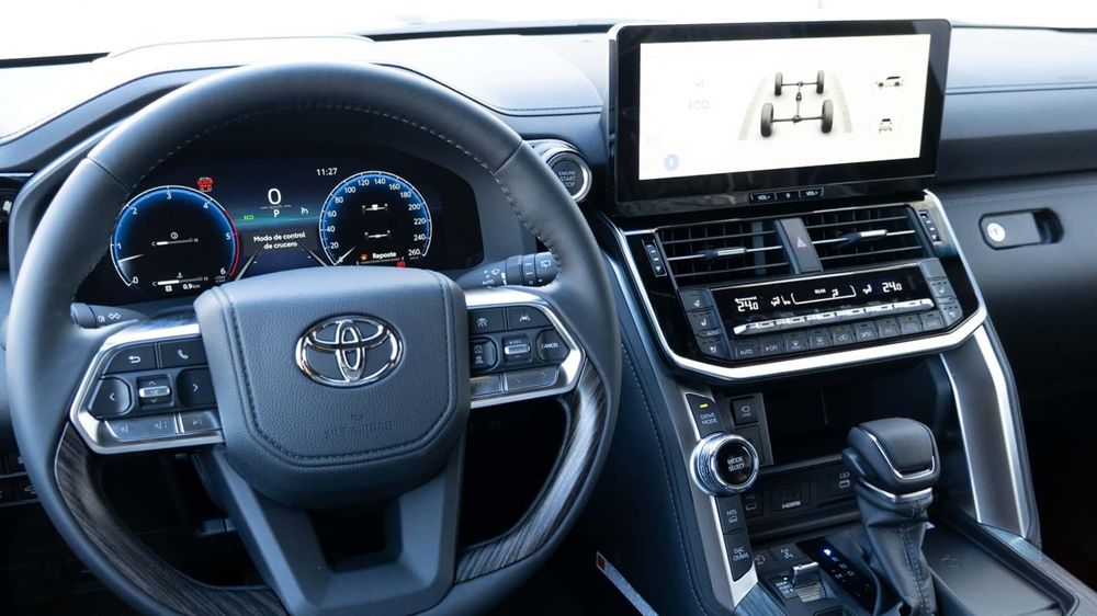 Toyota Land Cruiser 300 2025.