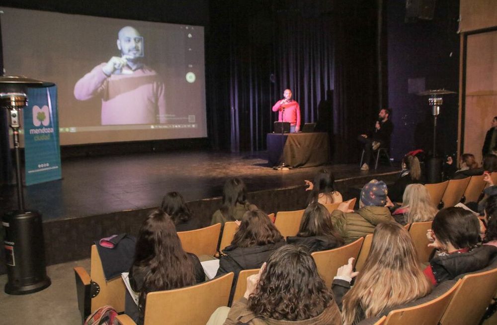 Vuelven los cursos de lengua de señas a la Ciudad