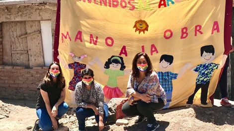 Arquitectos solidarios construyen un merendero en la Favorita para ayudar a las decenas de familias que viven en los asentamientos precarios de la provincia.