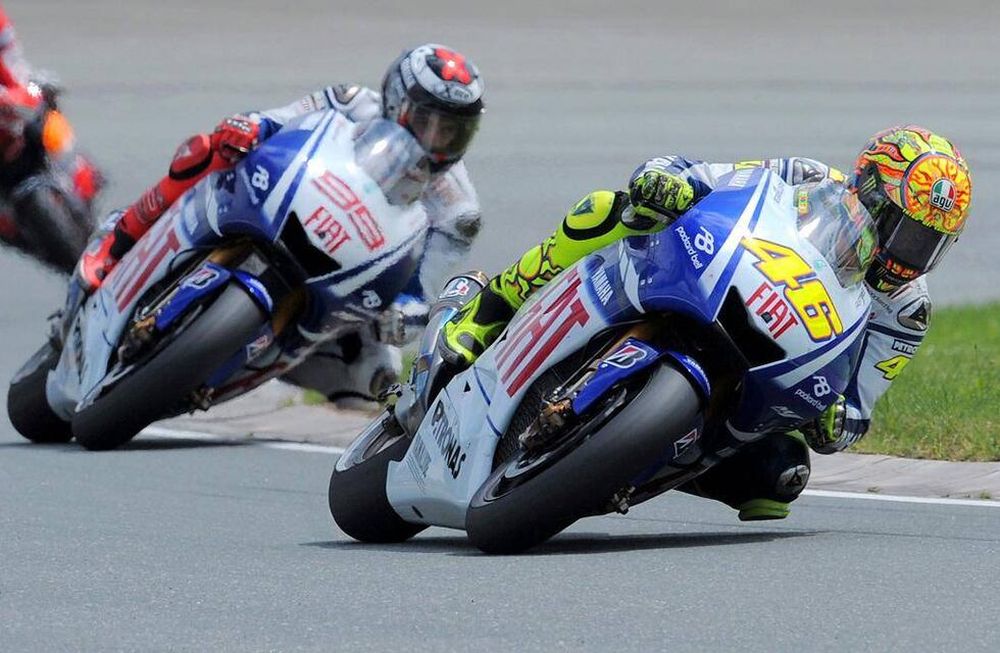 Moto GP: el campeón Márquez se cayó y Rossi le arrebató el premio de Austria