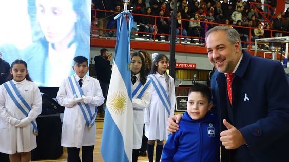 Miles de estudiantes de Maipú prometieron lealtad a la bandera