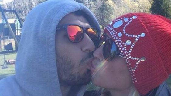Tras la sanción por el mordisco, Luis Suárez se puso romántico con su novia
