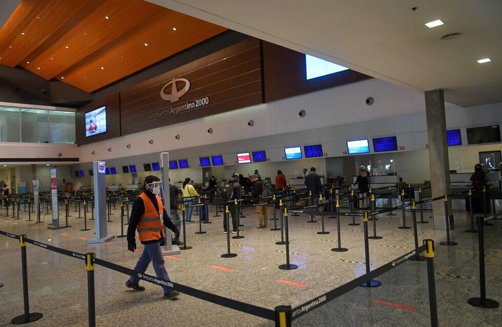 Sector de pre embarque del aeropuerto. El Gobierno local considera prioritario el regreso de vuelos internacionales. / Orlando Pelichotti