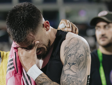 La emoción de Alan Cantero tras intercambiar camisetas con Messi.