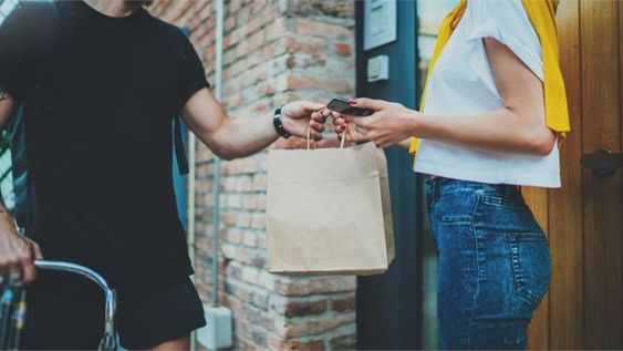 Estafas a restaurantes y locales de comida rápida.