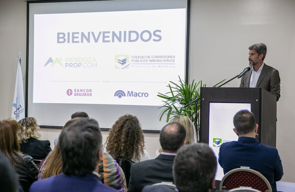 Ulpiano Suarez participó de un nuevo aniversario del portal Mendozaprop