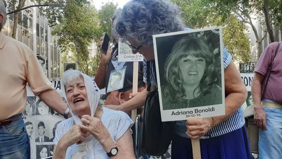 Una marcha por la Memoria, Verdad y Justicia en Mendoza.