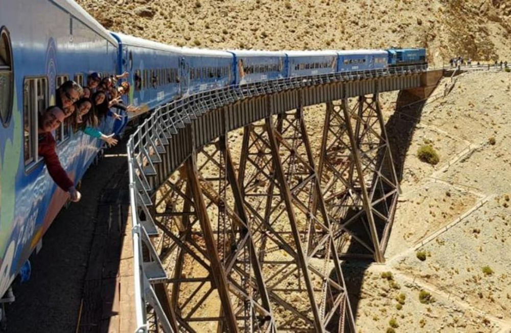 Buenas noticias para jubilados del PAMI: una pareja puede viajar a Salta por $190.000 y recuperar más de $130.000. En la foto, el Tren de los Nubes. (Gentileza)