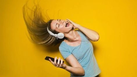 Aries y Virgo, los signos del zodíaco que aman cantar (Imagen ilustrativa / Web)