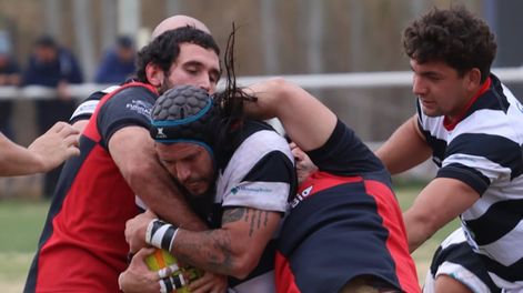 Peumayén dominó con un juego intenso y una defensa férrea que obligó a Huazihul a replegarse en su propio campo. / Foto Gentileza Emmanuel González