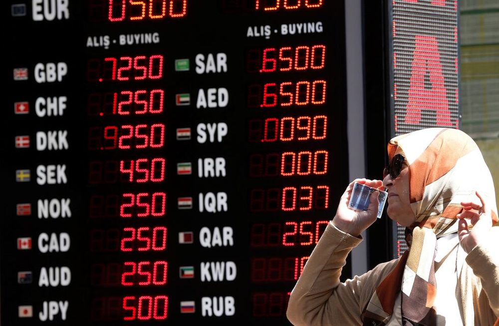 Turquía acusa a terroristas económicos  por una escalada del dólar como en Argentina
