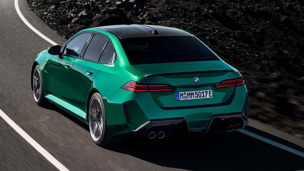 BMW M5 2025.