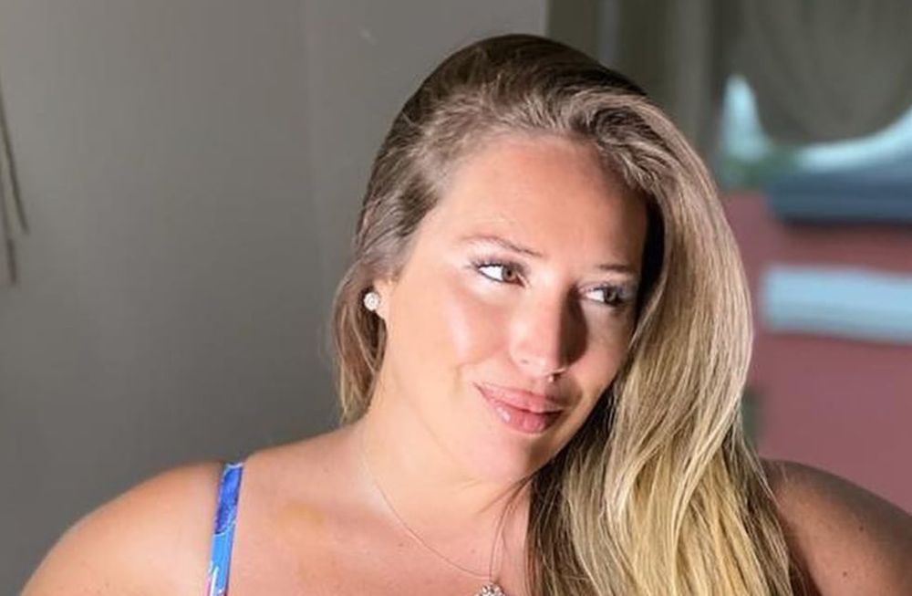 Mar Tarres posó desde la cama y con poca ropa