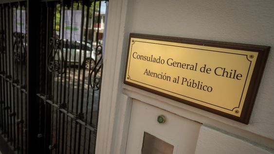 El Consulado General de Chile en Mendoza recibe en promedio 15 consultas diarias por trámites de visas de residencia y trabajo.Foto: Ignacio Blanco / Los Andes