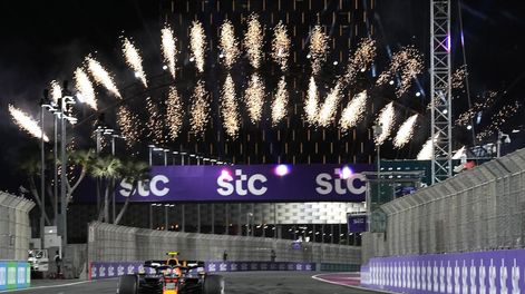 Jeddah (Saudi Arabia), 19/03/2023.- Winner Mexican driver Sergio Perez (C) of Red Bull Racing, second placed Dutch driver Max Verstappen (L) of Red Bull Racing and third placed Spanish driver Fernando Alonso of Aston Martin during the podium ceremony for the Formula One Grand Prix of Saudi Arabia at the Jeddah Corniche Circuit, Saudi Arabia, 19 March 2023. (Fórmula Uno, Arabia Saudita) EFE/EPA/STR