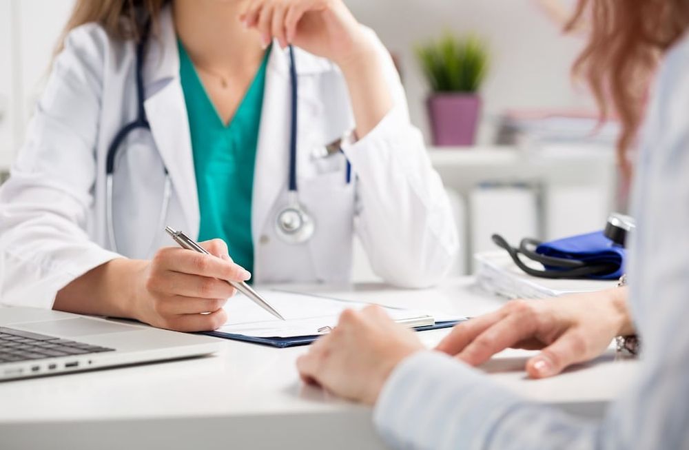 El Gobierno habilita que prepagas y obras sociales limiten coberturas: en planes cerrados, sólo médicos de cartilla pueden prescribir remedios y tratamientos. (Foto ilustrativa)