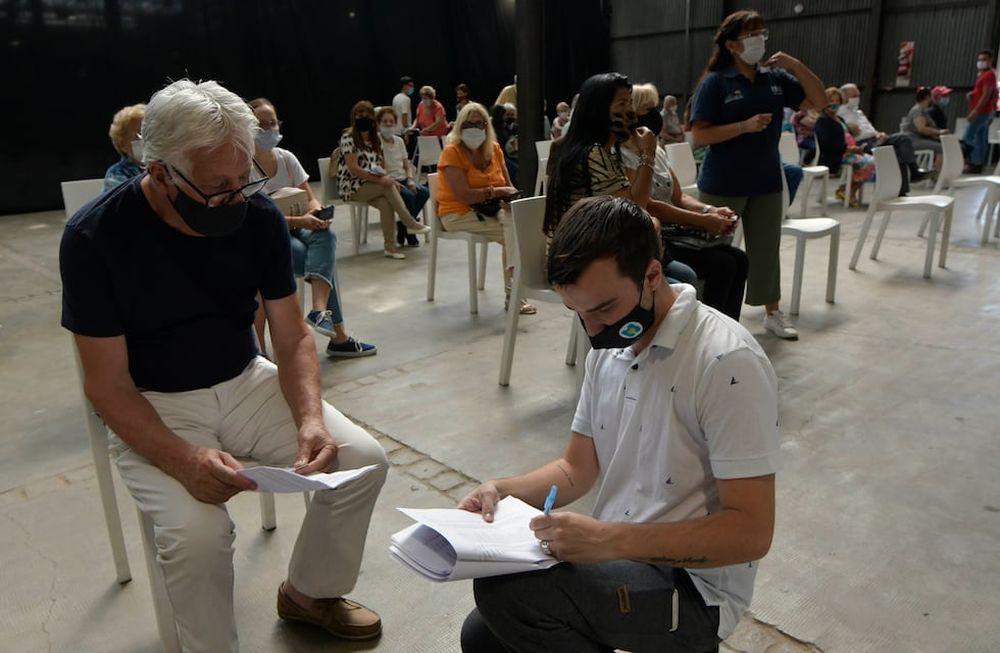 Quienes no se hayan inscripto podrán hacerlo luego, ya que se trata de un grupo prioritario y el registro no se cerrará. Foto: Orlando Pelichotti / Los Andes