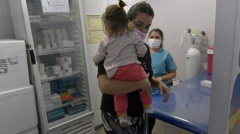 Los Andes | Mendoza es una de las provincias con mejor cobertura de vacunación en niños pequeños, menores de dos años. Comenzó hoy la primera vacunación antigripal que llegó en las últimas horas a la provincia de Mendoza, de un total de 28 mil dosis, serán destinad