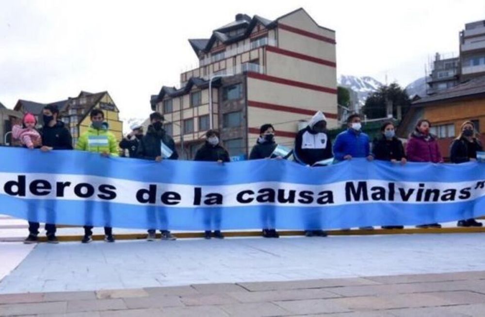 La ceremonia se realizó por la idea de los Herederos de la Causa Malvinas, de hacer un compromiso a todas las generaciones de los Veteranos, ya sean los hijos, como los nietos.