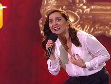 Natalia Valdebenito González es una actriz, locutora de radio y comediante de Chile.