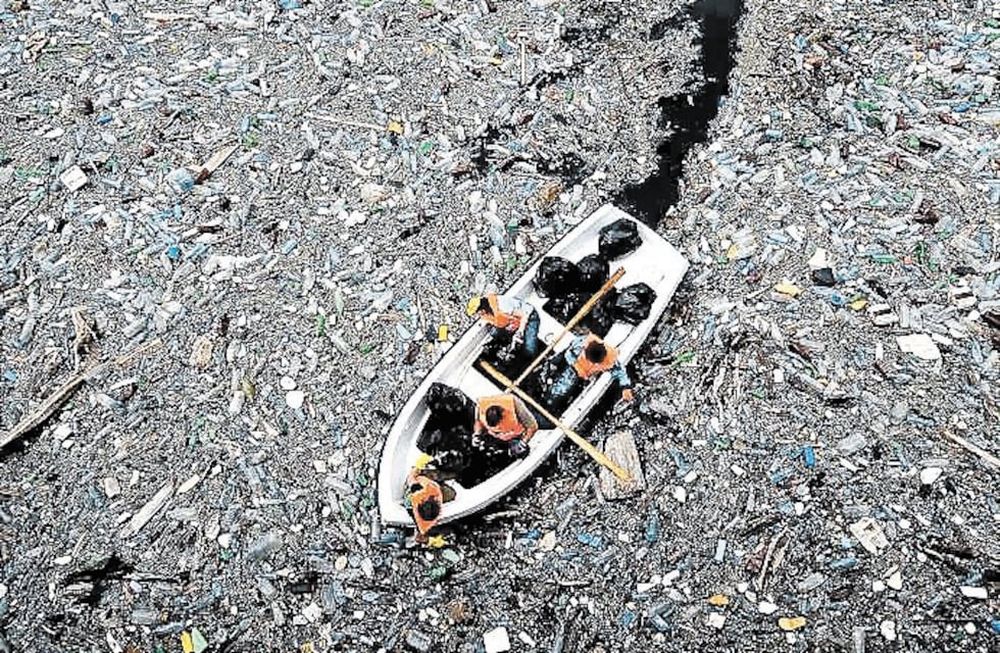 Oceános sucios: suman 13 millones de toneladas al año de plásticos