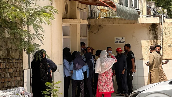 Tragedia en Pakistán: 14 recién nacidos murieron por un incendio en un hospital.