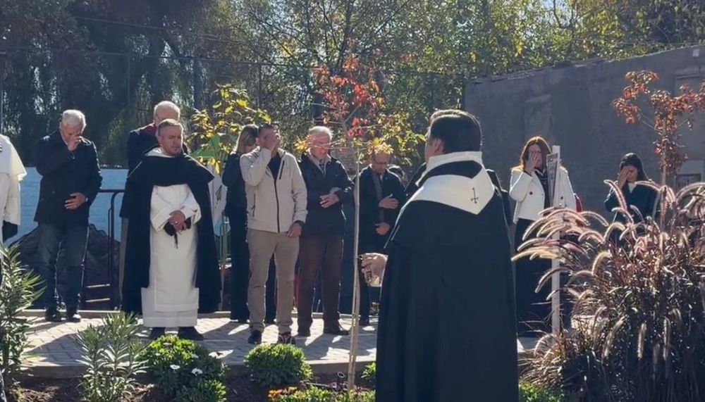 La emotiva inauguración del patio contó con la participación de padres y autoridades. Foto: Gentileza.
