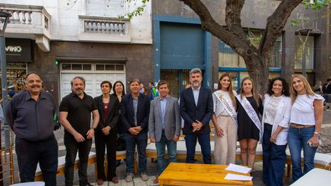 Comercios con historia: Ulpiano Suarez homenajeó a locales con más de 50 años de trayectoria