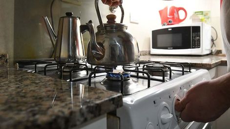 Los Andes | Una estimación privada plantea que los hogares mendocinos perderán el subsidio este invierno, cuando los ingresos totales del grupo superen los $790 mil mensuales. Foto: José Gutierrez / Los Andes